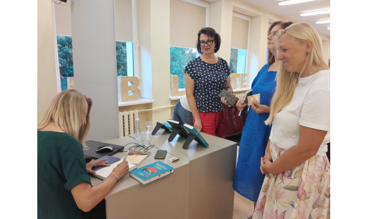  Knygos „Man 50. Ir aš dar gyva“ autorė pakvietė į susitikimą rajono viešojoje bibliotekoje