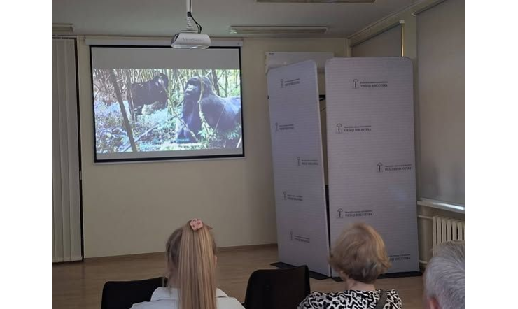 Kino seansu „Primatologių trijulė“ SENGIRĖS kinas atsisveikina iki rudens. 