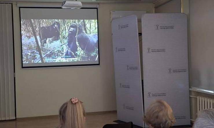 Kino seansu „Primatologių trijulė“ SENGIRĖS kinas atsisveikina iki rudens. 
