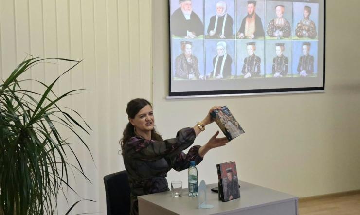 „Dvi seserys, dvi karalienės: Kotryna ir Ona Jogailaitės“.  Susitikimas su rašytoja Ilona Skujaite