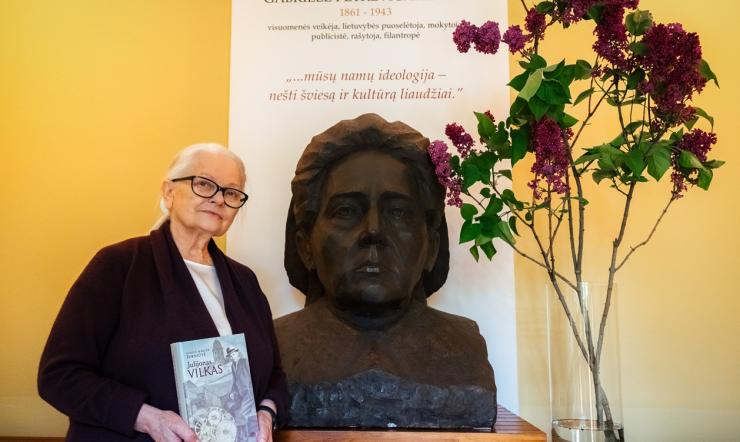 Nijolei Marytei Šerniūtei įteikta G. Petkevičaitės-Bitės literatūrinė premija