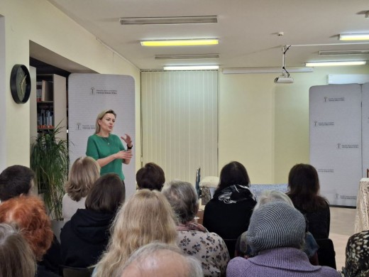 O. petrauskienė pristato langinių parodą